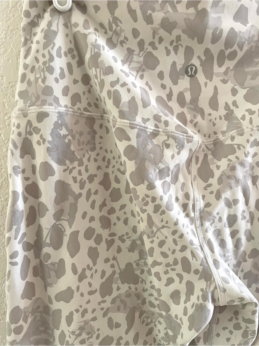 Lululemon Align 25” Cheetah Camo Antique White Sz 10 Yoga Pilates Athleisure - Picture 6 of 7